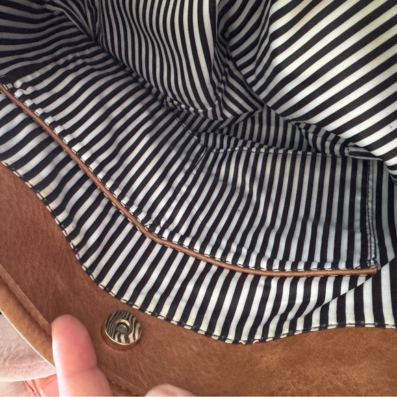 4/$25 Coral “A New day” Quilted Crossbody Bag with Gold Clasp - Picture 6 of 6